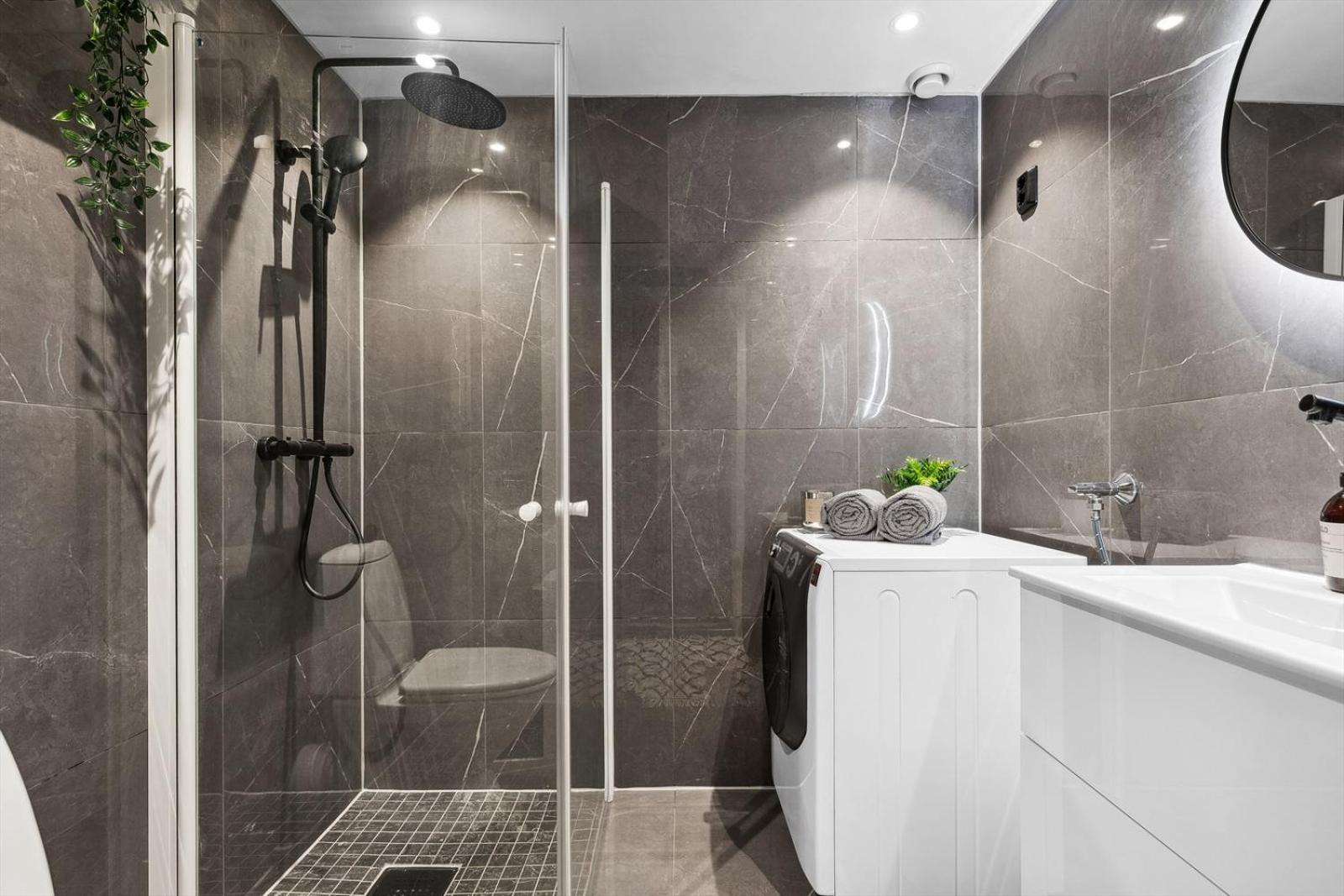 Luxurious Modern Room In Central Oslo - Eur 4K Expensive Bed And 82" Cinematic Tv Exteriör bild