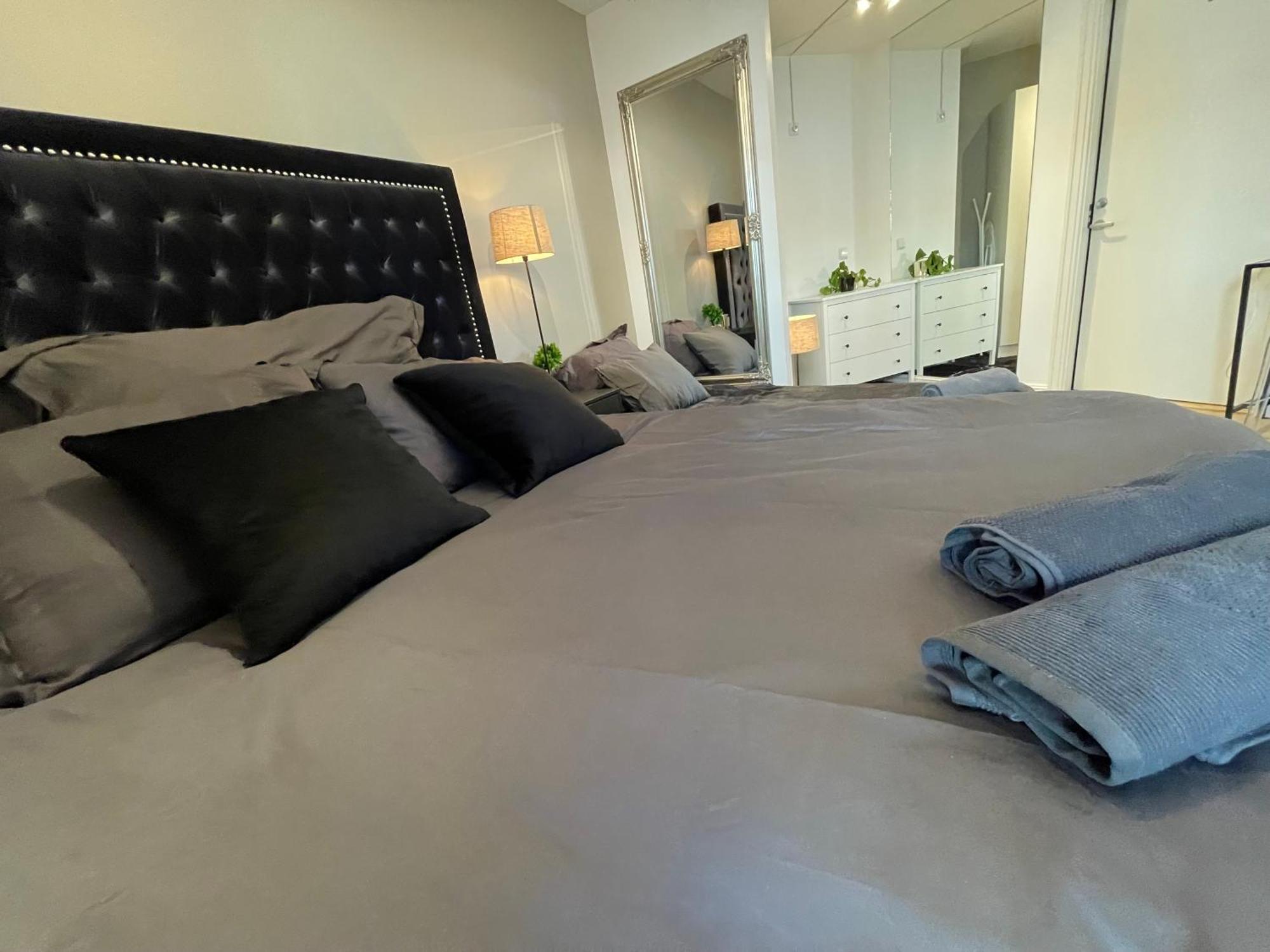 Luxurious Modern Room In Central Oslo - Eur 4K Expensive Bed And 82" Cinematic Tv Exteriör bild