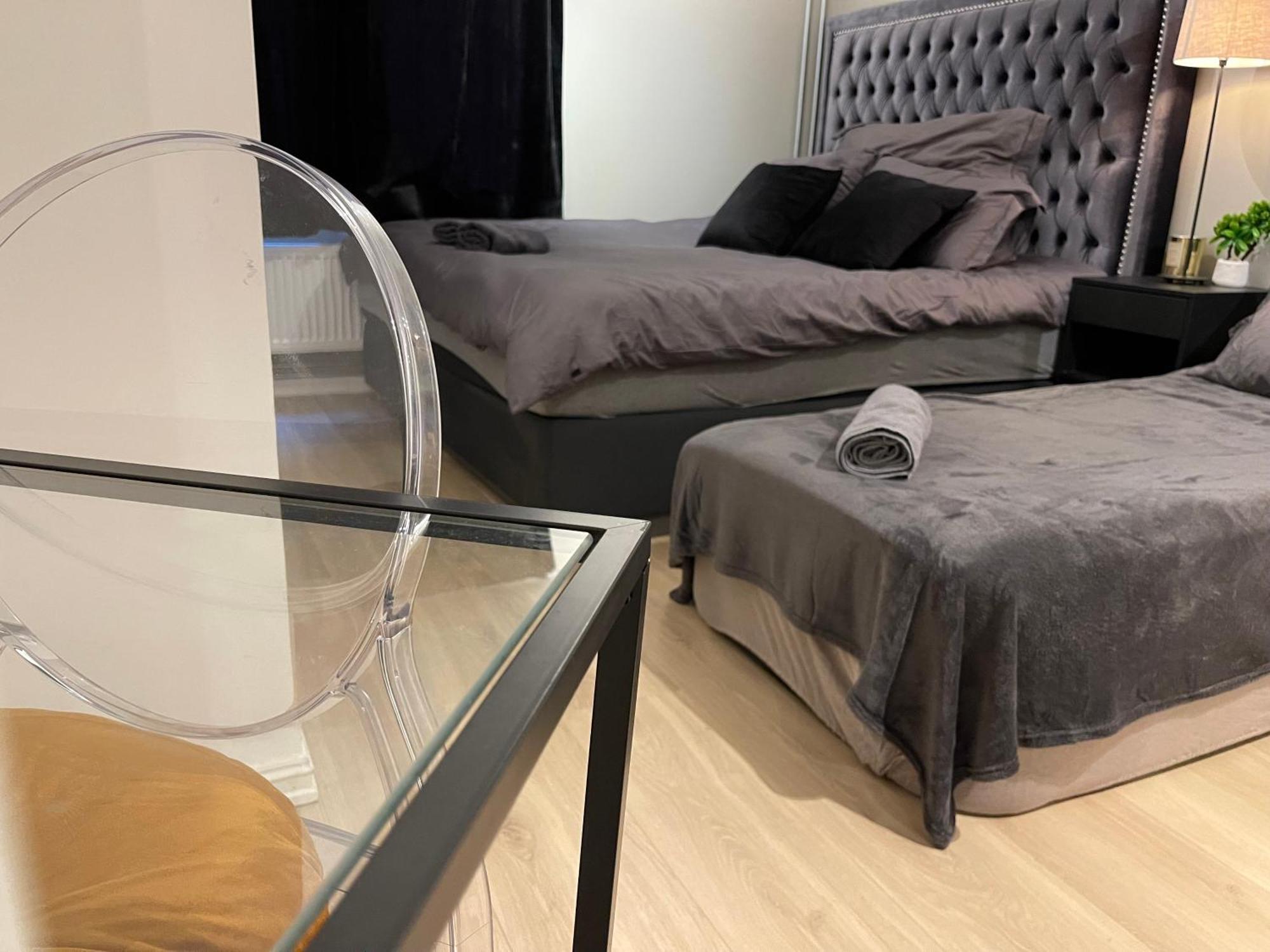 Luxurious Modern Room In Central Oslo - Eur 4K Expensive Bed And 82" Cinematic Tv Exteriör bild